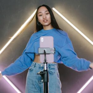 influencer in front of phone mount